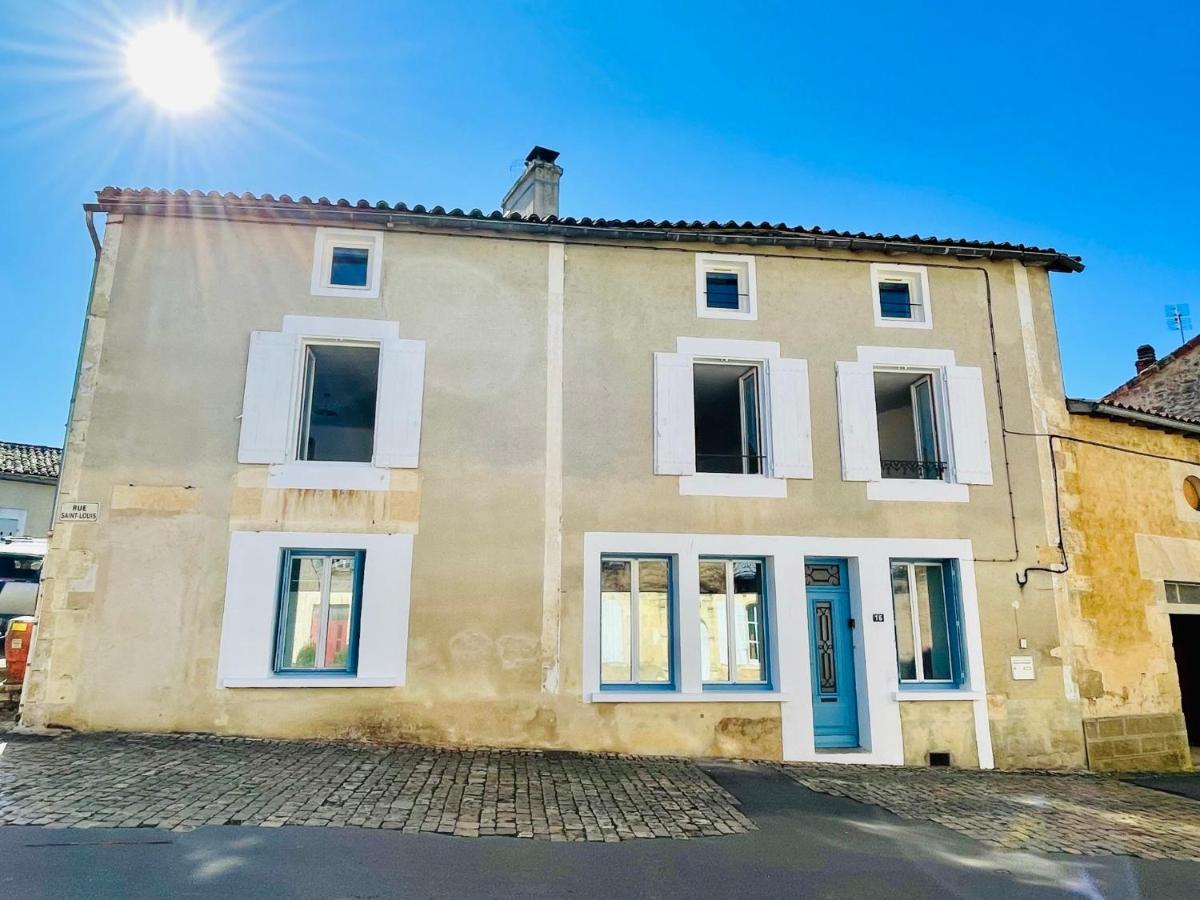 La Carree Des Amis Villa Lusignan Buitenkant foto